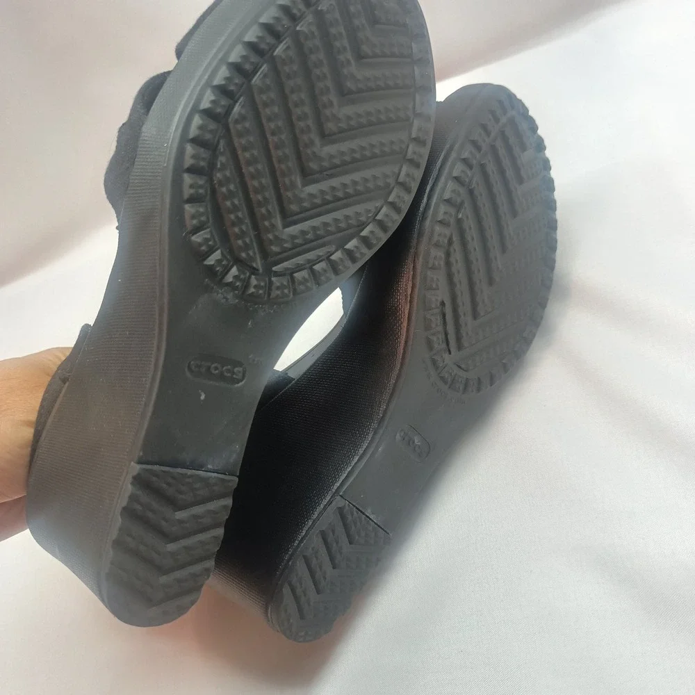 Crocs Leigh II Womens 6 CrossStrap Metalblock Ankle Wedge Black Sandals Comfort